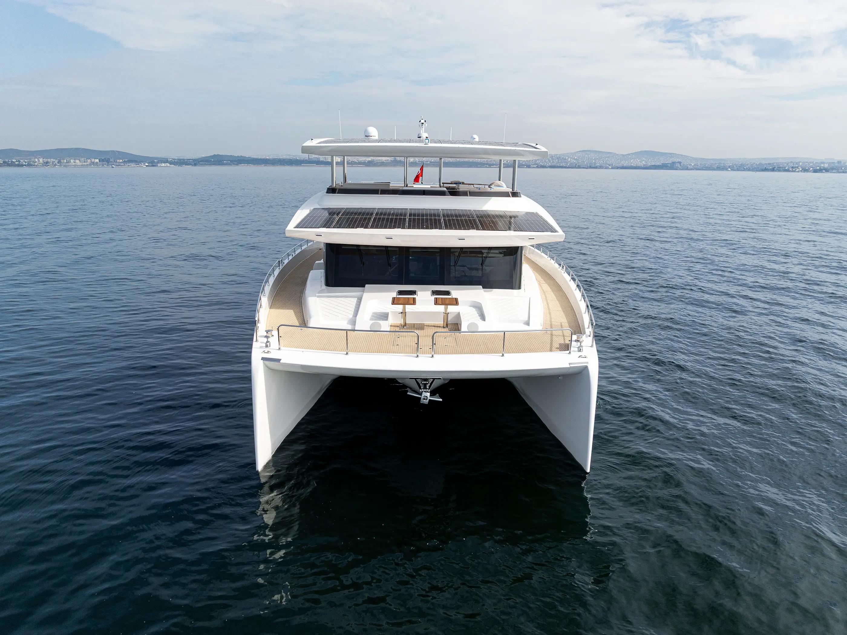 VISIONF Yachts E-Cat 80_2